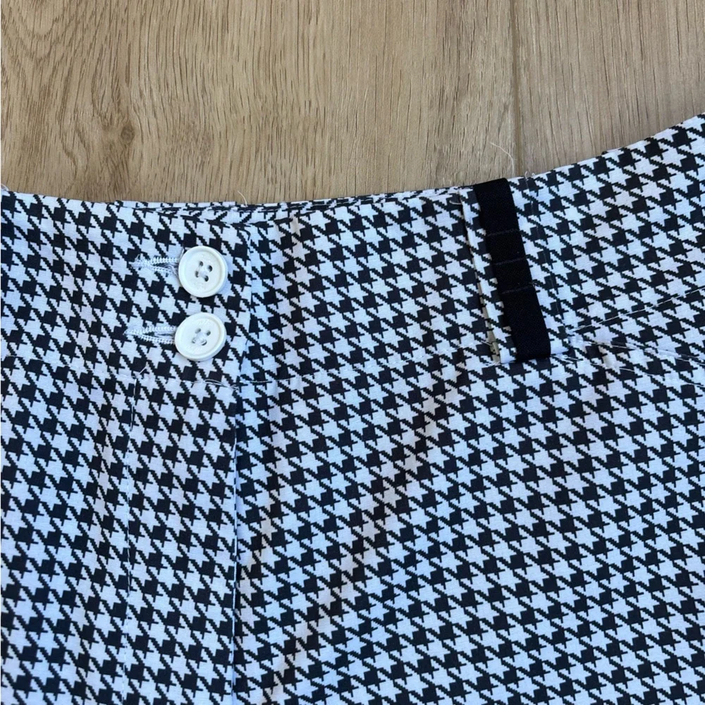 Retro‎ Women’s Nike Golf Black and White Houndstooth Shorts